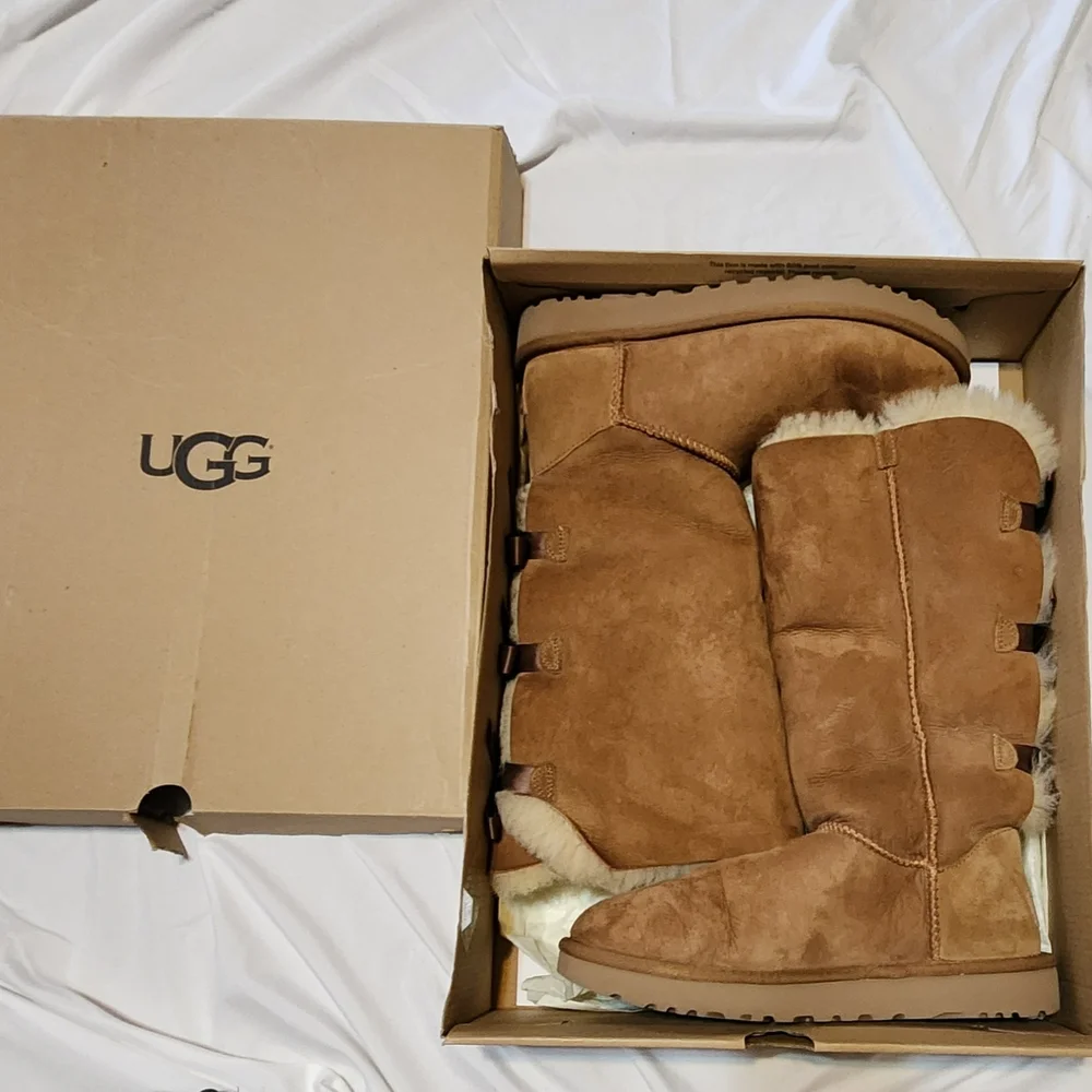 UGG Bailey Bow Tall II In Chestnut. Gently Worn A Few Times. Size 8. - Picture 1 of 6